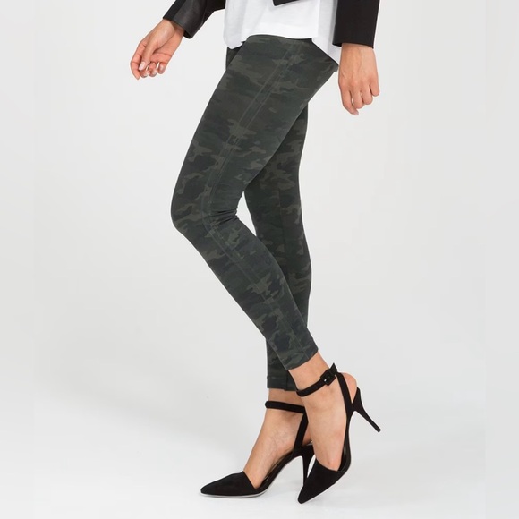 SPANX - Picture 2 of 5